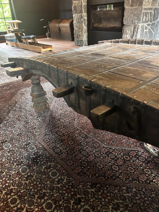 Einzigartiger antiker indischer Ochsenkarren-Couchtisch – Wabi-Sabi-Objekt – salontafels, Iron, Wood (photo 2 of 5)