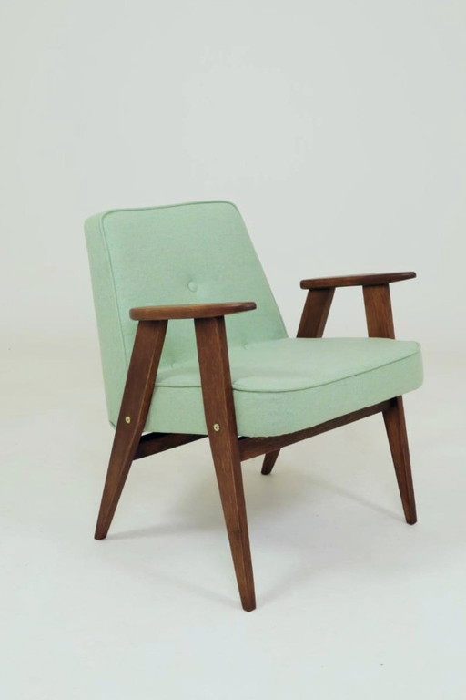 Scandinavische fauteuil met pistachekleurige pastel wollen stof en eikenhout