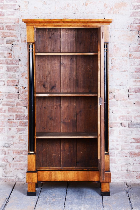 Restored Biedermeier Display Cabinet, Walnut, Glass, 1820s, Austria – Iron (photo 3 of 19)