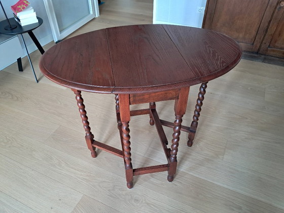 Image 1 of Small drooping table
