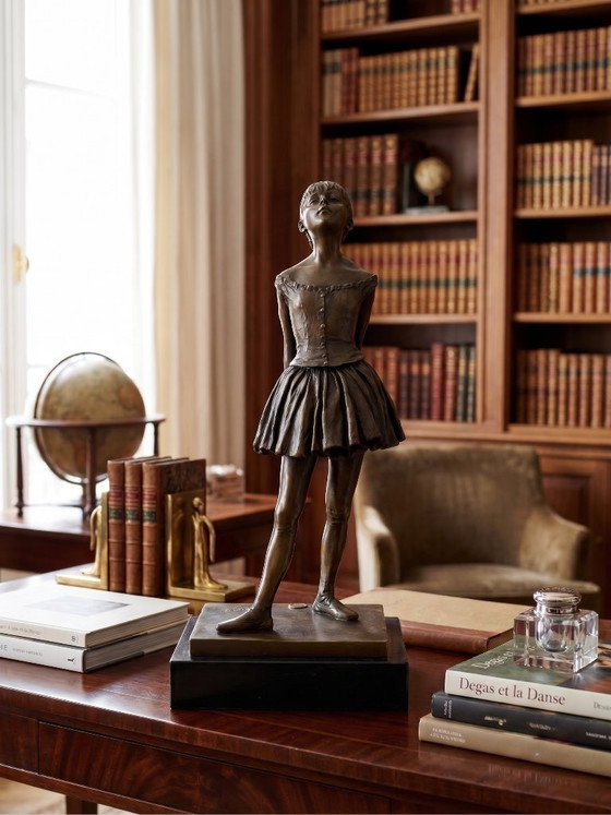 Image 1 of Escultura de bronce patinado de una bailarina inspirada en Degas – Edición JB Paris sobre base negra – 38 cm – 5,4 kg