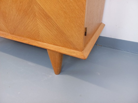 Image 1 of Vintage eikenhouten kledingkast uit de jaren 60