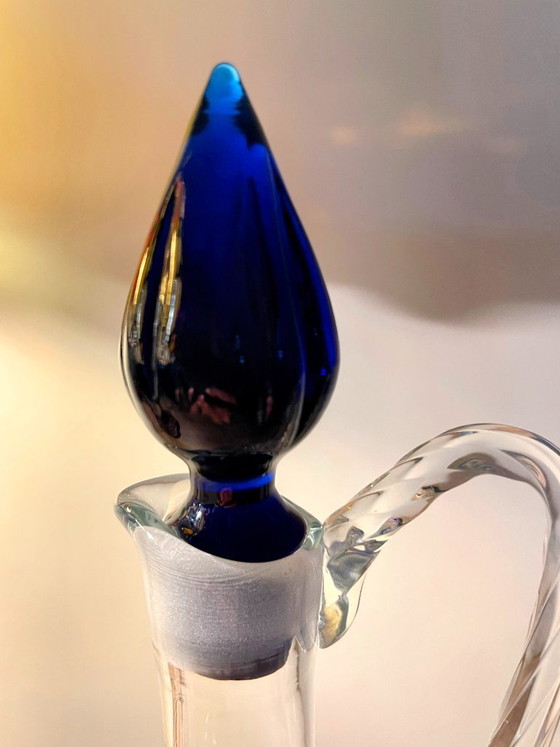 Image 1 of Carafe en verre vintage avec 4 verres – Service à liqueur à pied bleu – Articles de bar style années 50