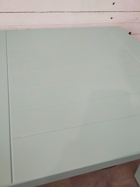 Image 1 of Table carrée avec tiroir