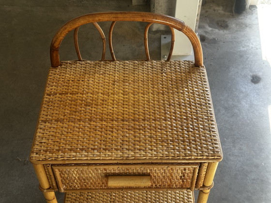 Pair of vintage bedside tables in rattan and woven wicker – Italy, 1970s – Fabrication artisanale Circa 1970 (photo 10 of 14)