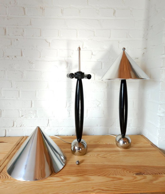 Image 1 of 1 van 2 stilistische vintage tafellamp met aluminium kap, minimalistische lamp met geometrische vormen; nog 2 beschikbaar