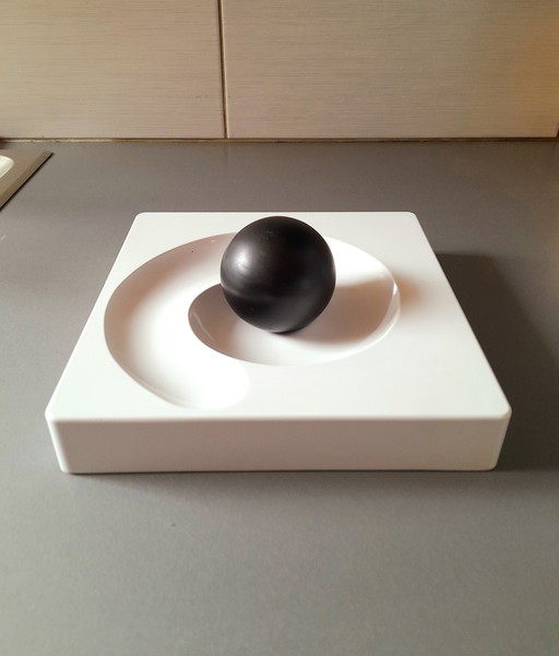 Cendrier SPIROS ,Eleonore Peduzzi Riva pour Artemide,1970.