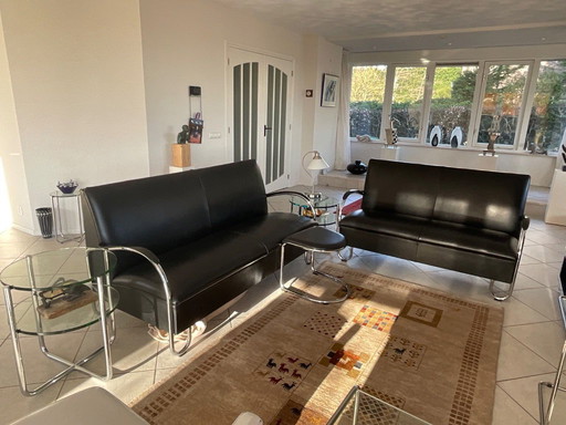 Due panche Gispen 444, un pouf e due tavolini Gispen GT425