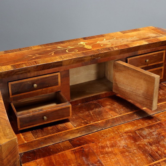 Image 1 of Piccola Ribalta in Noce con Filettature e Intarsi