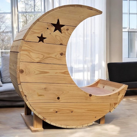 Image 1 of Cama para perros en forma de media luna hecha a mano