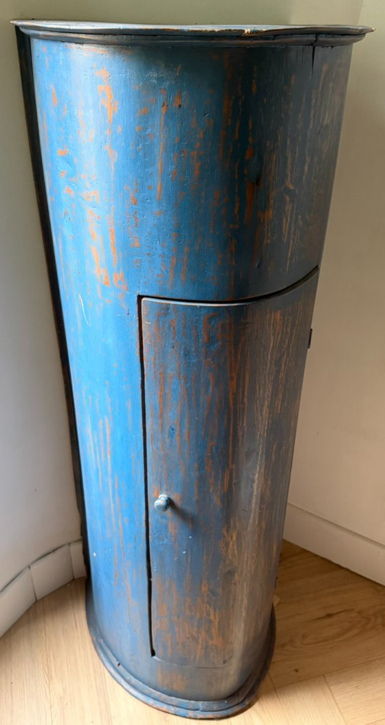 Antique Bow-Front Corner Cabinet in Original Blue Paint, 18th/19th Century – Kasten, Wood (photo 14 of 16)