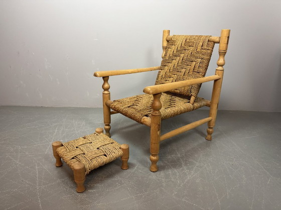 Image 1 of Poltrona in legno di faggio e poggiapiedi abbinato in stile Charlotte Perriand con intreccio in corda di sisal, anni '60.