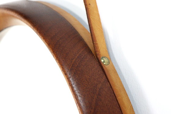 Image 1 of Miroir rond en teck avec bracelet en cuir