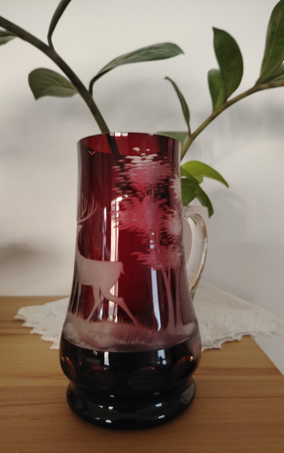 Image 1 of Pichet en verre d'art Hirtreiter, rouge rubis, motif de chasse, motif de forêt, fait main, soufflé à la bouche, non utilisé