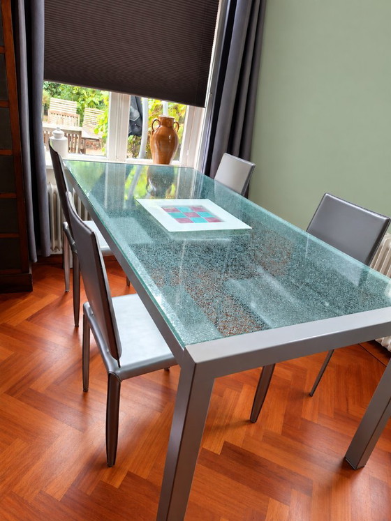 Esstisch mit gerissener Glasplatte und Metallrahmen, Esstische, Silber, Modern (Foto 2 von 6)