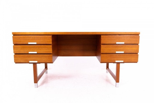Teak Desk, Eigil Petersens Mobelfabrik, Denmark, 1960s.