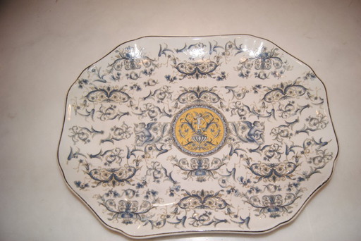 Plat de service en porcelaine de la famille royale