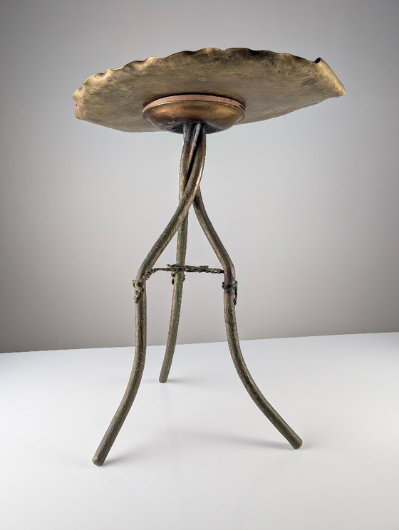 Image 1 of Mesa japonesa Art Nouveau de la década de 1920, de bronce y latón con motivo de libélula.