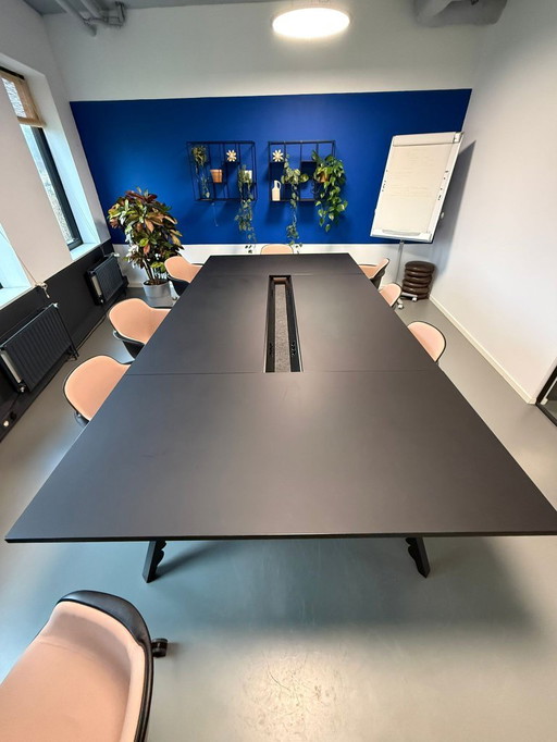 Tavolo da conferenza L320cm x P160cm x H74cm