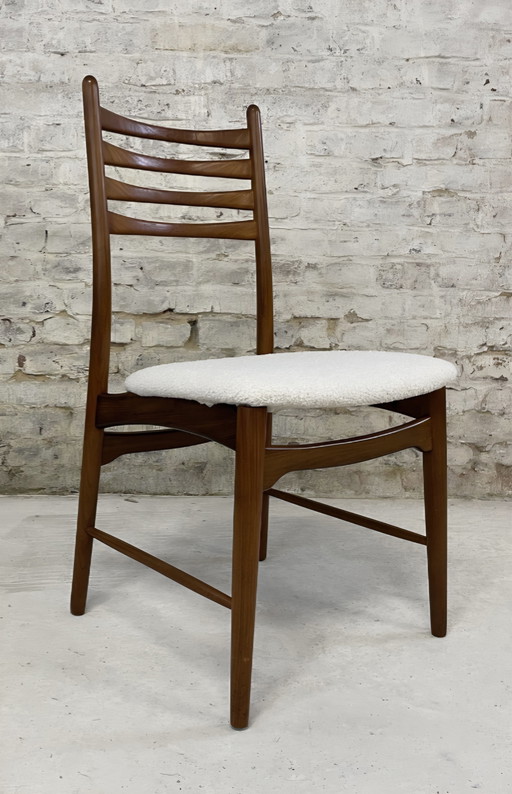 2 Teakholzstühle aus der Mitte des 20. Jahrhunderts, entworfen von Georg Leowald.