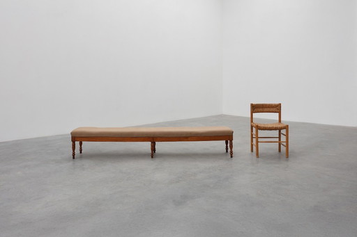 Elegante Bank aus dem 19. Jahrhundert mit sechs gedrechselten Beinen, um 1840