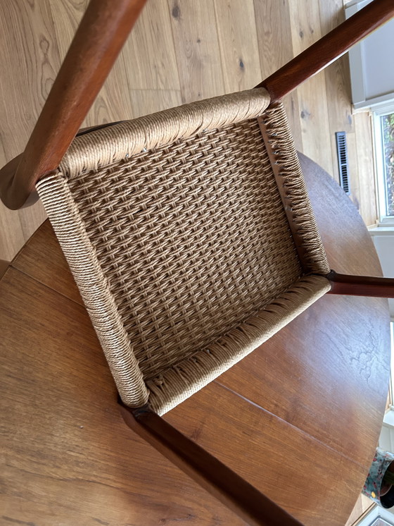 Image 1 of Scandinavische eetstoelen en eettafel van het merk  Niels O Mōller