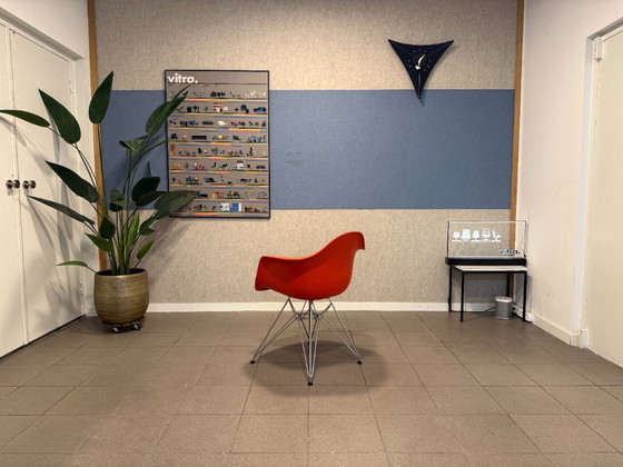 Vitra | Eames | DAR | Rouge coquelicot et base Eiffel | 1 pièce – Chaises & fauteuils, Metal, Plastic (photo 4 of 9)