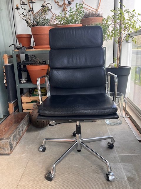 Image 1 of EA 216 Soft Pad Desk Chair by Charles & Ray Eames for ICF, 1970