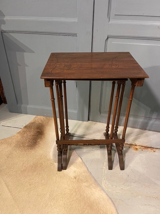 Image 1 of Set edwardianischer Beistelltische mit Blumen