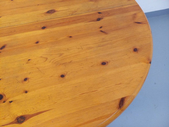 Image 1 of Table à manger ronde scandinave vintage style Rainer Daumiller en pin des années 60 70 avec rallonge