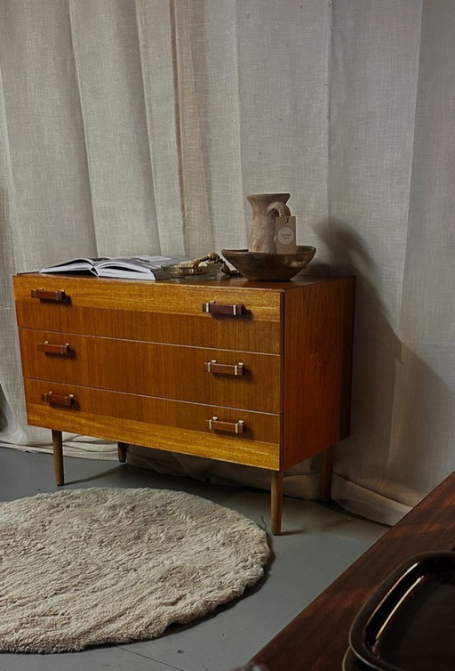 Cómoda sueca vintage