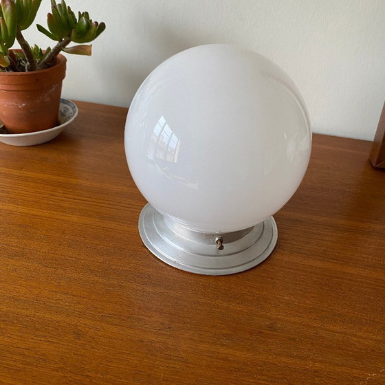 Image 1 of Opaalwitte glazen bol plafondlamp, 15 cm, wandlamp met aluminium montagevoet