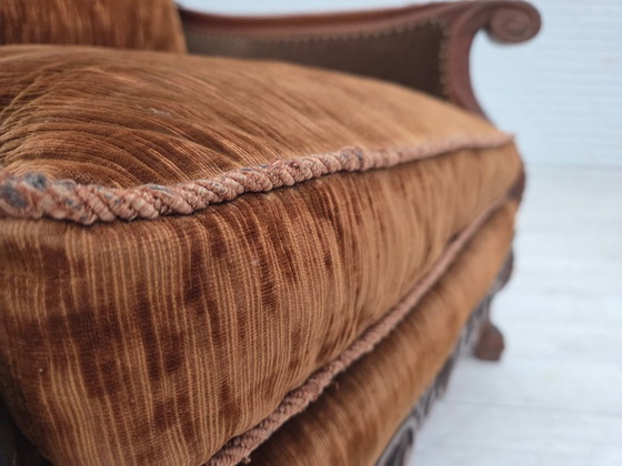 Image 1 of Jaren 1930-1935, Deense fauteuil, meubelvelours, meubelgaas, gesneden essenhout.