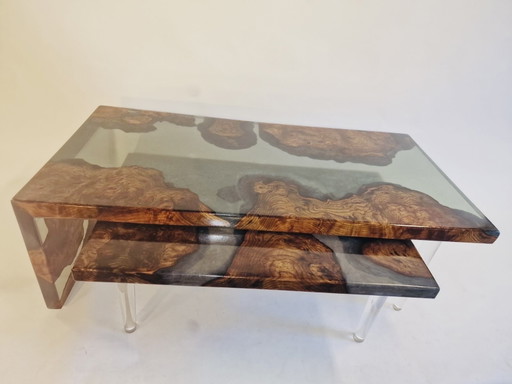 Table flottante en bois d'orme américain avec ronce. Gris fumé semi transparent