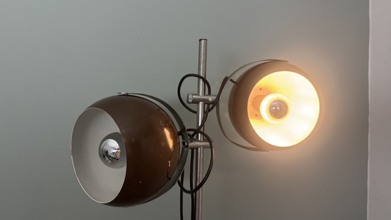 Image 1 of Lampadaire vintage des années 1970, âge de l'espace, globe marron