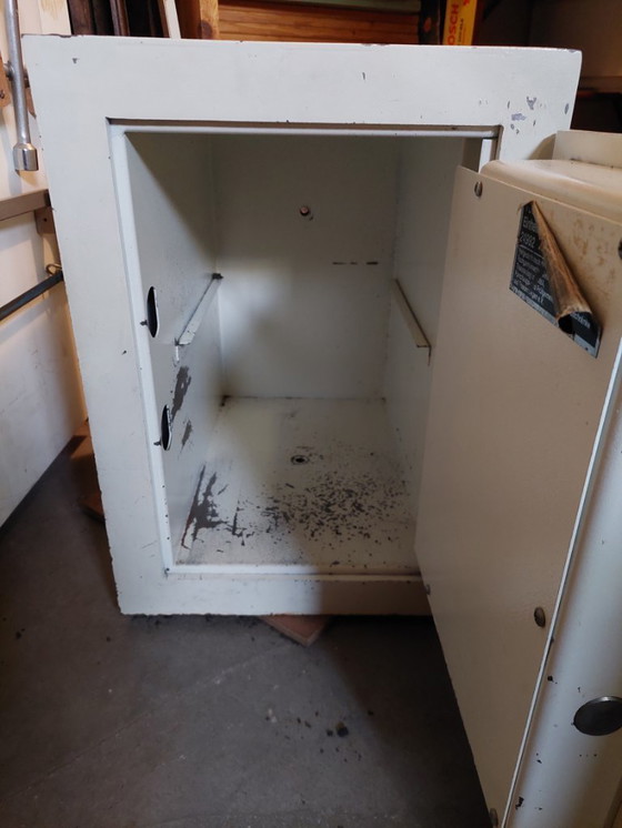 Image 1 of Robuster klassischer Tresor / Feuerschutzschrank – Schlüsselschloss – für Zuhause oder Büro