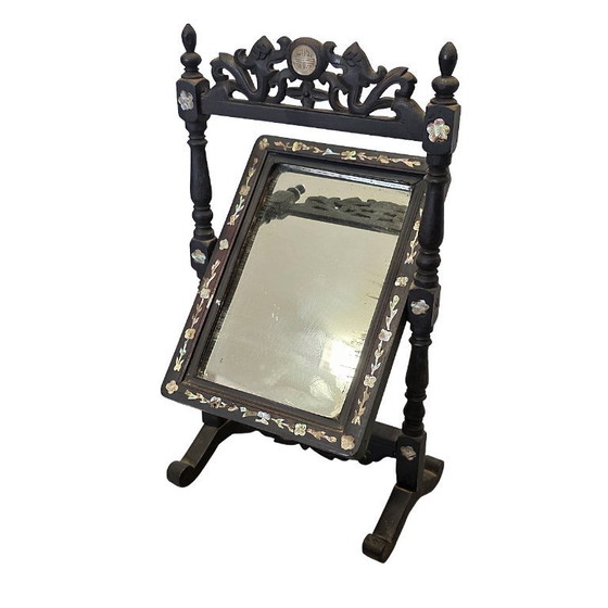 Image 1 of Miroir psychique chinois ancien incrusté de nacre