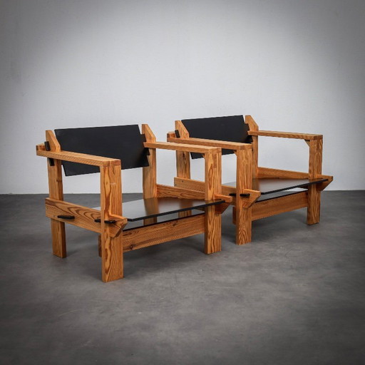 Rarissima coppia di poltrone lounge olandesi in legno massello di pino, di Wouter Fens, anni '60.