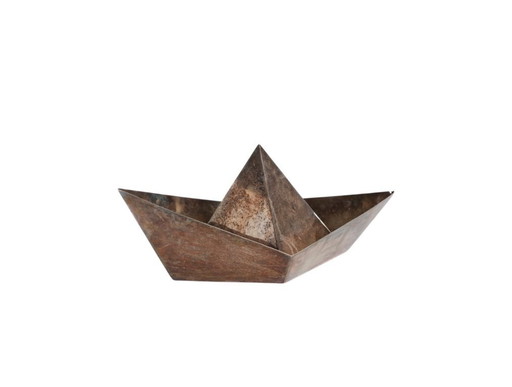 Scultura moderna a forma di barca di carta argentata, Paola C. di Aldo Cibic, Italia, anni '80