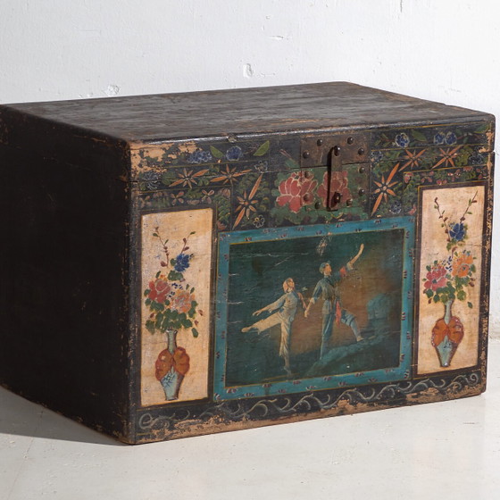 Baule cinese antico dipinto in legno di pino – Cina, circa 1900 – Armadi contenitori (photo 4 of 40)