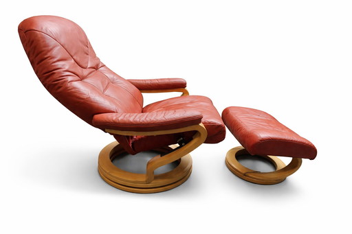 Vintage libro de lectura con voetenbank  