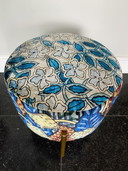 Tabouret upcyclé tapissé de tissu design