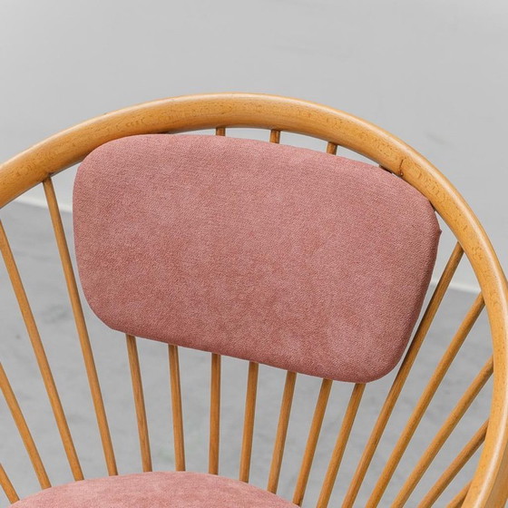 Image 1 of POLTRONA VINTAGE IN LEGNO CURATO CON RIVESTIMENTO ROSA – DESIGN SCANDINAVO DEGLI ANNI '60