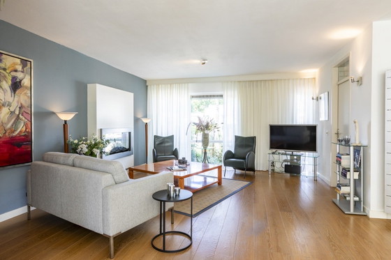 Image 1 of Tavolino Hugues Chevalier 130x130