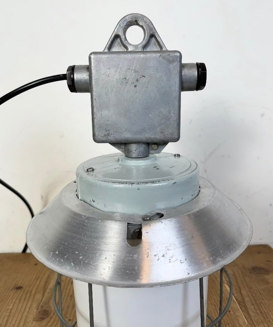 Image 1 of Lampada industriale a gabbia in alluminio con vetro opalino di Elektrosvit, anni '70