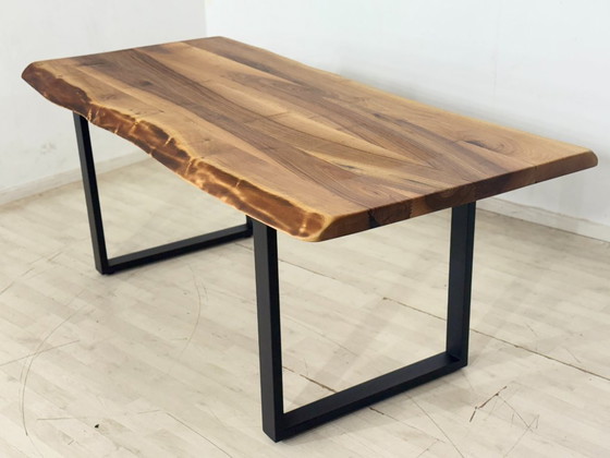 Image 1 of Eettafel van massief walnotenhout / Tafel / Eetkamertafel / Vergadertafel / Woonkamertafel / 199,5 cm breed
