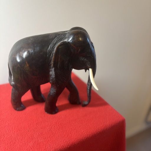 Handgesneden houten Olifantenbeeltje