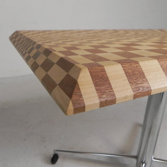 Image 1 of Salontafel opgebouwd uit honderden blokjes hout in een psychedelisch patroon, jaren 90