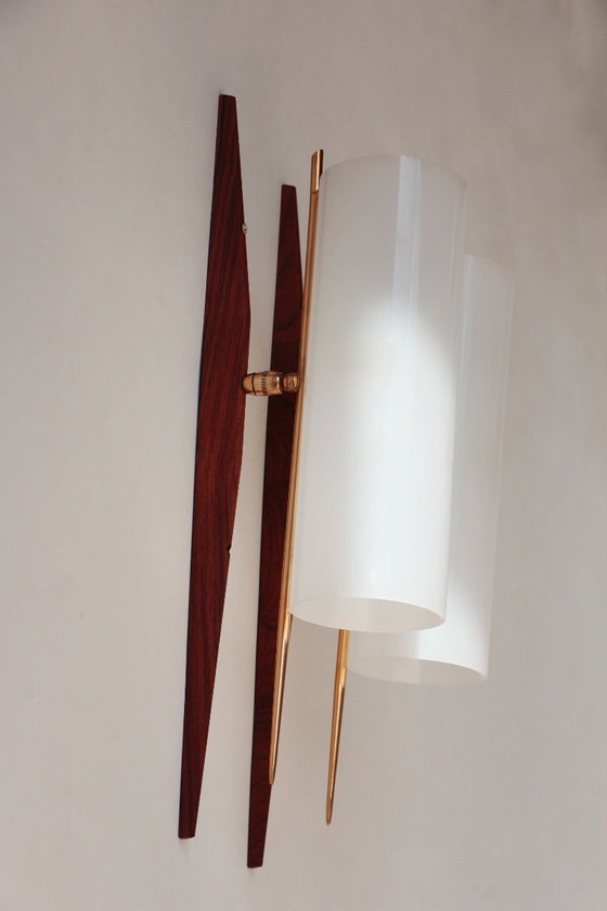 Image 1 of 4 Modernistische verstelbare wandlampen in teak en messing – 1950
