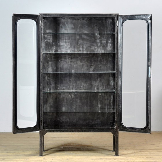 Image 1 of Armoire médicale vintage, années 1970